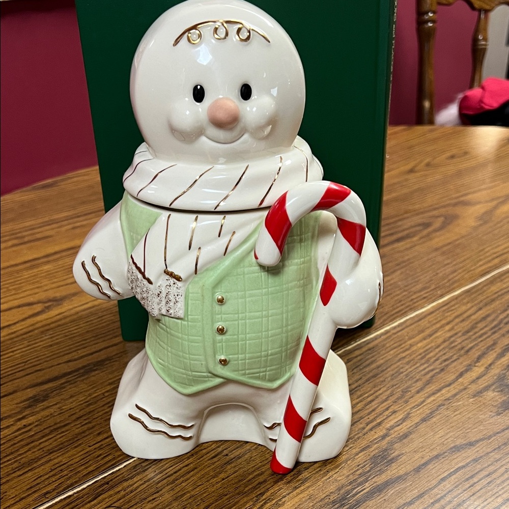 Lenox Festive Snowman Cookie Jar with Red Candy Cane 24 kart Accents